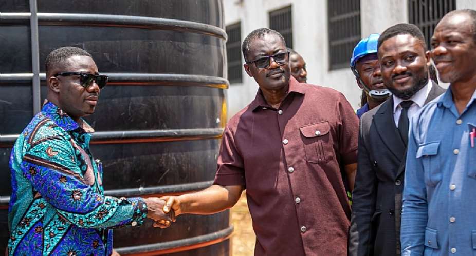 Samuel Amankwah donates mechanised behole to Commonwealth Hall
