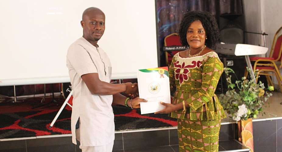 18 health workers receive Covid-19 presidential award in Obuasi East