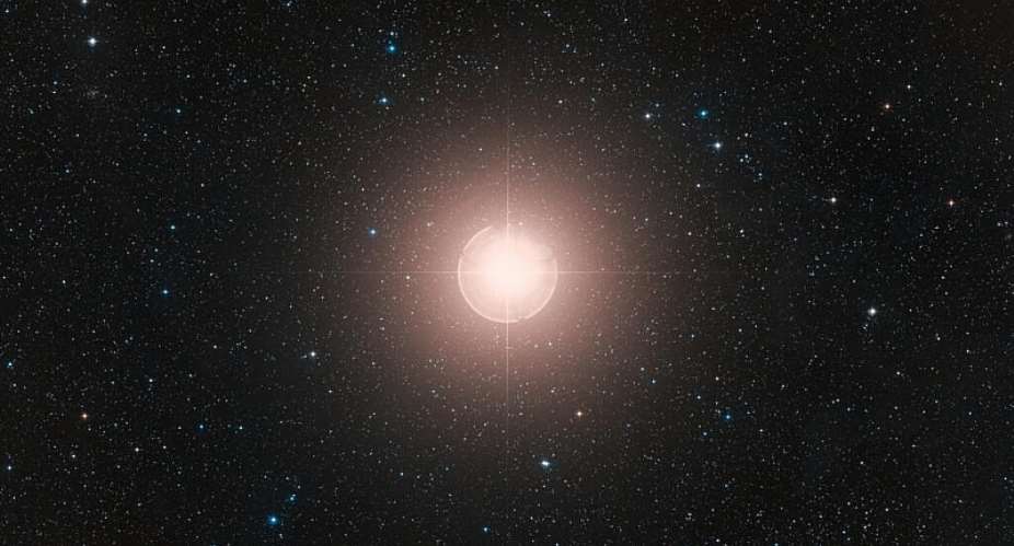 A colour composite of Betelgeuse made from exposures from the Digitized Sky Survey 2 by the European Southern Observatory. -  ESO/Digitized Sky Survey 2. Acknowledgment: Davide De Martin.