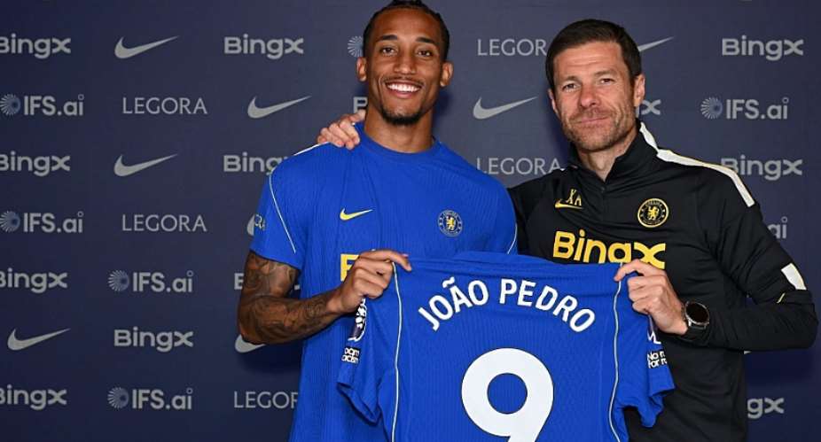 Pedro signs contract extension with Chelsea