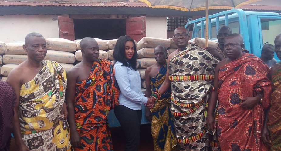 Mavis Nkansah Boadu Donates 340 Bags To  Afigya Sekyere East Constituency