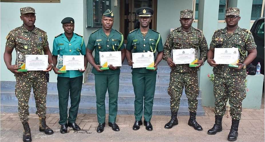 Six Immigration Officers Rewarded For Refusing Bribe