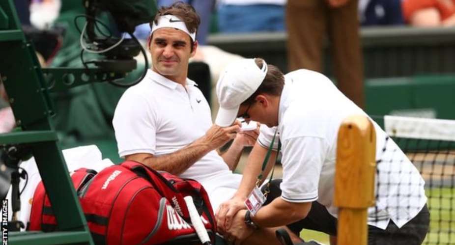 Roger Federer: Swiss targets Australian Open for return from knee injury