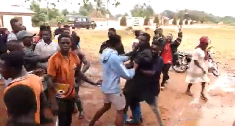 Machete-wielding residents chase away Atwima Nwabiagya South MP over bad roads