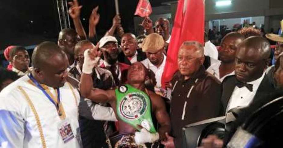Boxing: Isaac Dogbe beats Tebanao by unanimous decision
