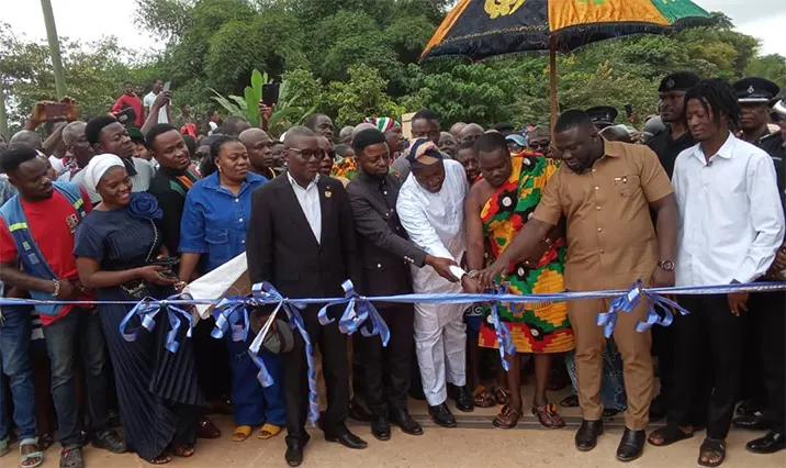 The refurbished Kotokuom Bridge being commissioned by the government officials