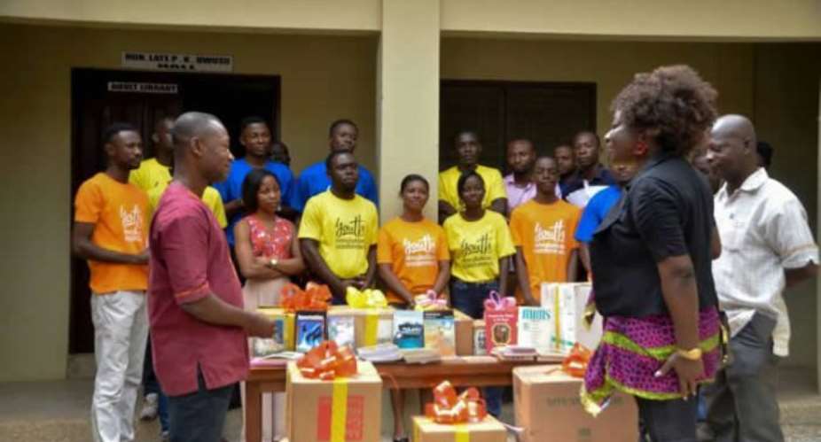 Placenta Leadership Foundation donates books to Obuasi Library