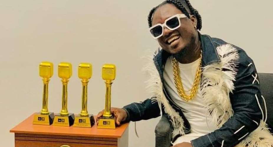 Aya RamzyB beats Fameye, Keche, DopeNation, Ayesem to win Artiste Of The Year at WMAs