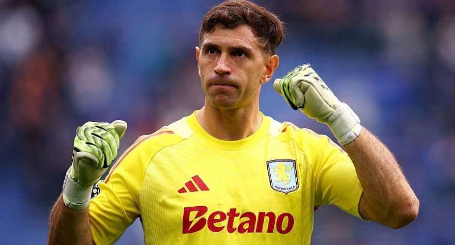 Chelsea agree 7.5m fee for Aston Villa goalkeeper Emi Martinez