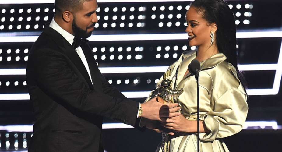 Drake Professes Love For Rihanna