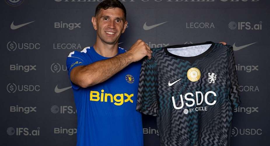 Chelsea sign goalkeeper Emiliano Martinez from Aston Villa
