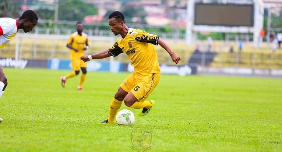 Richard Osei Agyemang Signs New 3-Year Contract With Ashanti Gold SC
