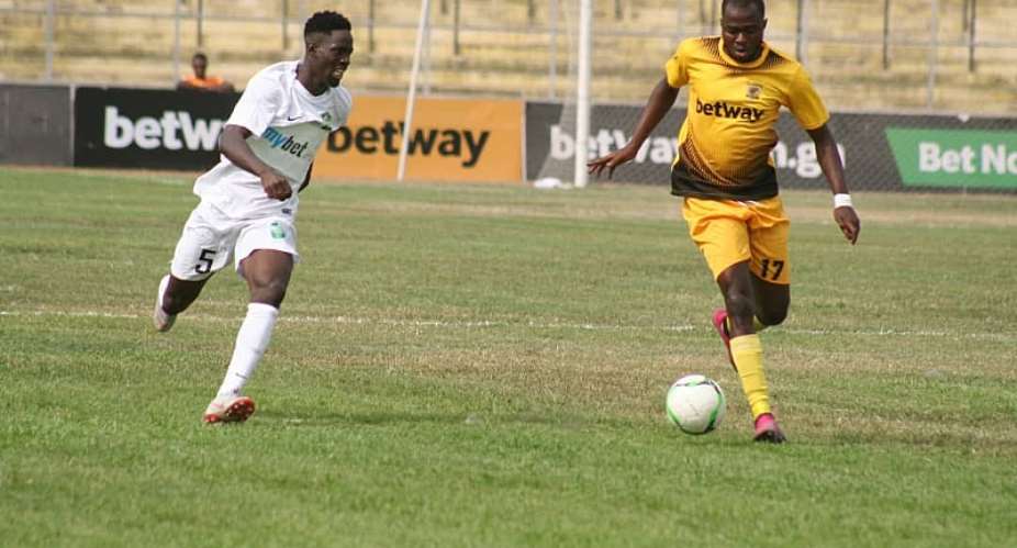 Appiah Maccarthy in action for Ashanti Gold SC against Dreams FC