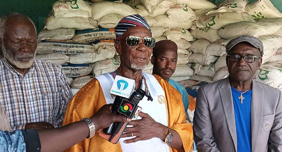 Buipewura Abdulai Jinapor II commends Agriculture Minister for 5,000 bags of fertiliser support