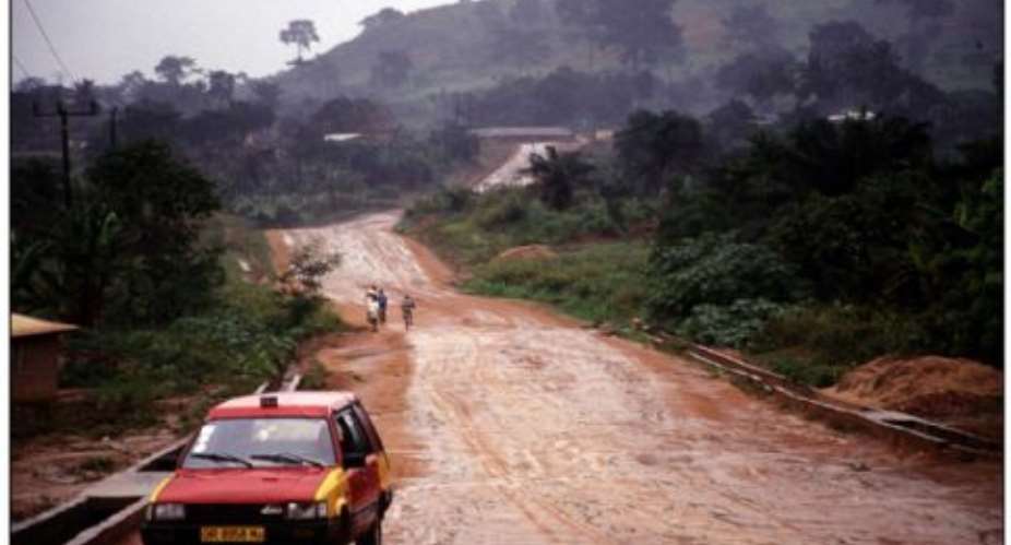 Abura Chiefs call for the rehabilitation of link road