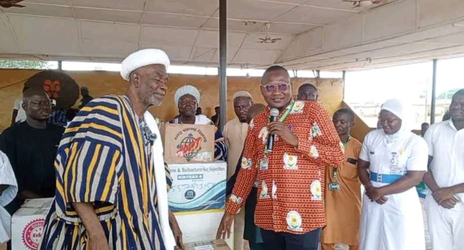 Regent of Dagbon donates medical items to Yendi Municipal Hospital