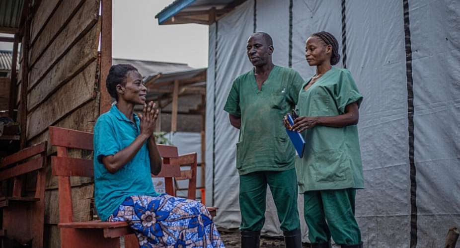 Psychologists speak with a recovered patient at the Rwampara Ebola Treatment Centre in Bunia, Ituri province, in the east of the Democratic Republic of Congo on 13 July 2026. -  AFP - BENEDICTION MURHABAZI
