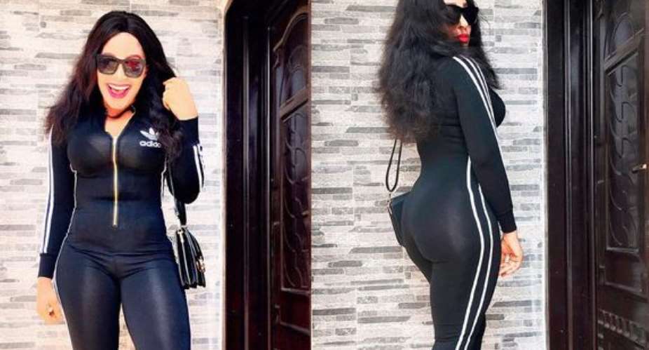 Actress, Sophia Chikere Shows off Banging Body in Tight outfit