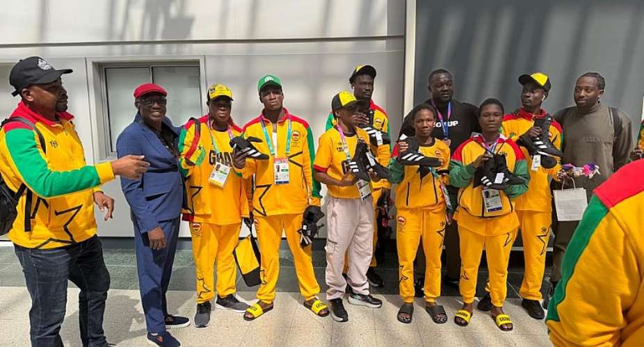 Dr. David Kofi Wuaku engages Team Ghana Athletes at Commonwealth Games