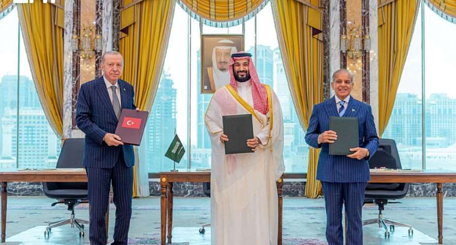 Turkish President Tayyip Erdogan, Saudi Crown Prince Mohammed bin Salman and Pakistans Prime Minister Shehbaz Sharif pose after signing a joint defence agreement in Mecca, Saudi Arabia, on August 7, 2026. -  Saudi Press Agency, via Reuters