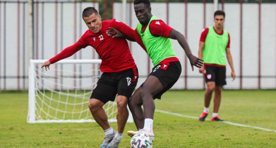 Edwin Gyasi trains with Samsunspor teammates
