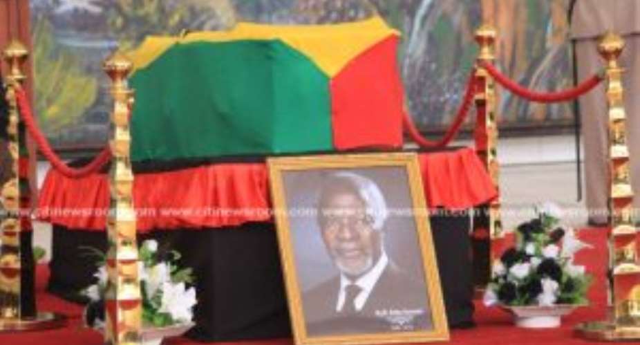 Photos: Ghanaians File Past Kofi Annans Remains