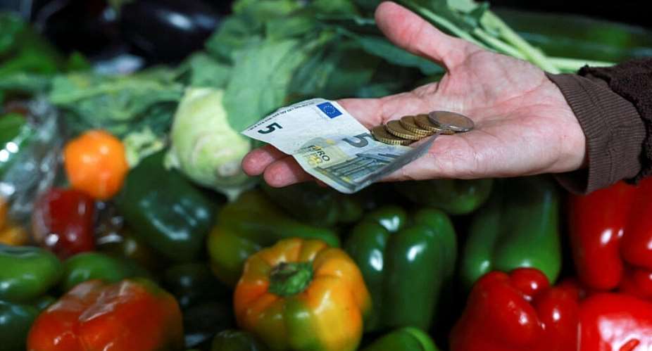 Frances economy is growing more slowly than its European neighbours and consumers are feeling the pinch. - REUTERS - Stephanie Lecocq