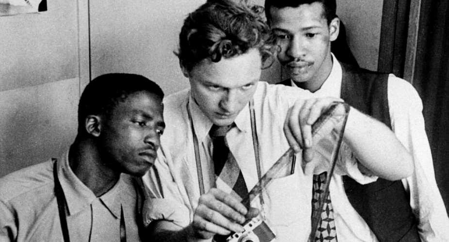 Jrgen Schadeberg in 1955 with trainee photographers at Drum, Peter Magubane, left, and Bob Gosani. Both became well-known photographers. - Source:  Jrgen Schadeberg