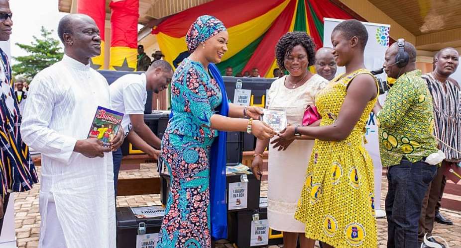 Second Lady Samira donates books on Intl Literacy Day
