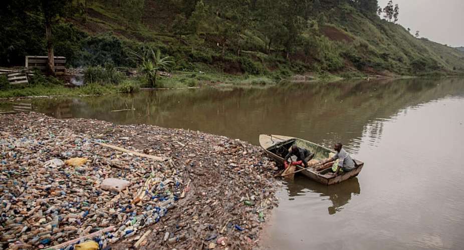 Some fishermen around Kinshasa are now earning more from collecting plastic waste than catching fish, as declining catches put growing pressure on livelihoods along the Congo River. - AFP - GUERCHOM NDEBO