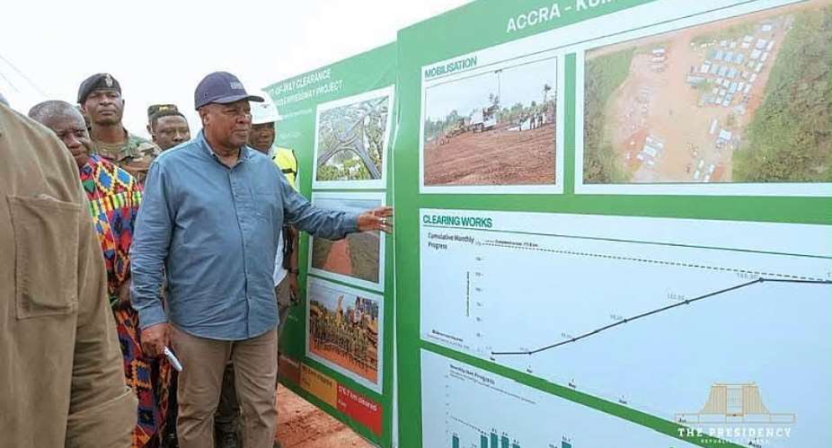 Expressway: “Eat your wife’s fufu” — Mahama shares lighthearted joke with Kumasi Chiefs, husbands