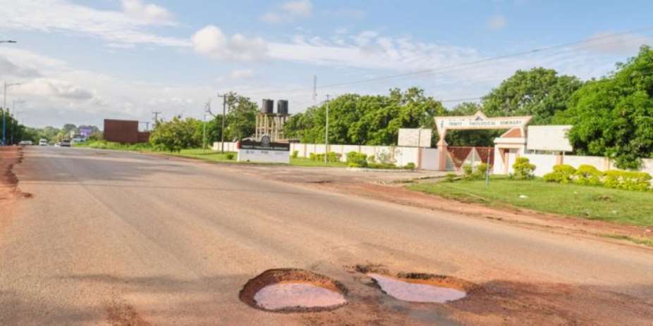 Fix Old Ashongman-Abokobi road or you wont be paid - Roads Ministry tells contractor
