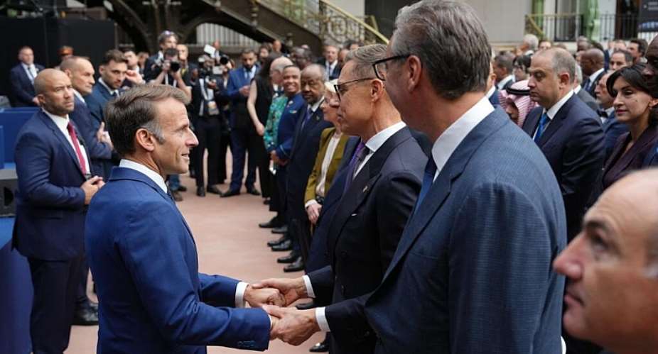 French president Emmanuel Macron, greets Finlands President Alexander Stubb in Paris, 10 September 2026. -  Aurelien Morissard/Pool via AP