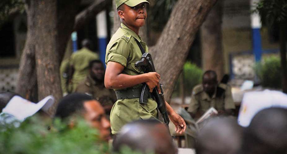 A Tanzanian police officer is seen in Dar es Salaam on October 28, 2015. Tanzanian authorities recently arrested Sebastian Atilio on false news charges. APKhalfan Said