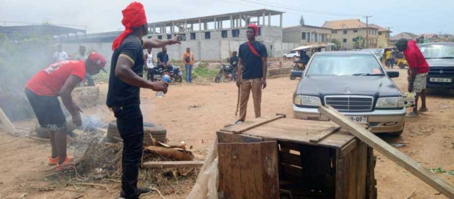 Kpone residents demonstrate over poor infrastructure and water shortages