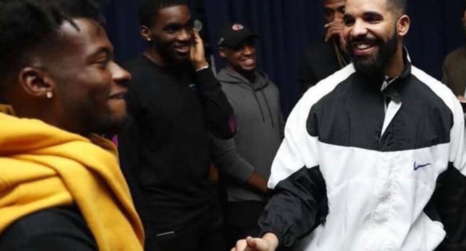 Kofie Carter shaking hands with Drake