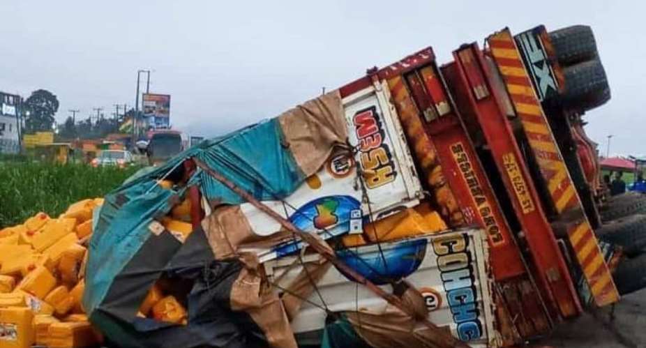 Cargo truck accident blocks section of Accra-Nsawam highway