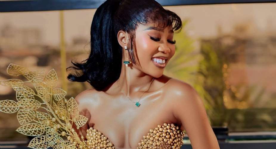 Comic Actress Lizzy Jay Celebrates 30th Birthday