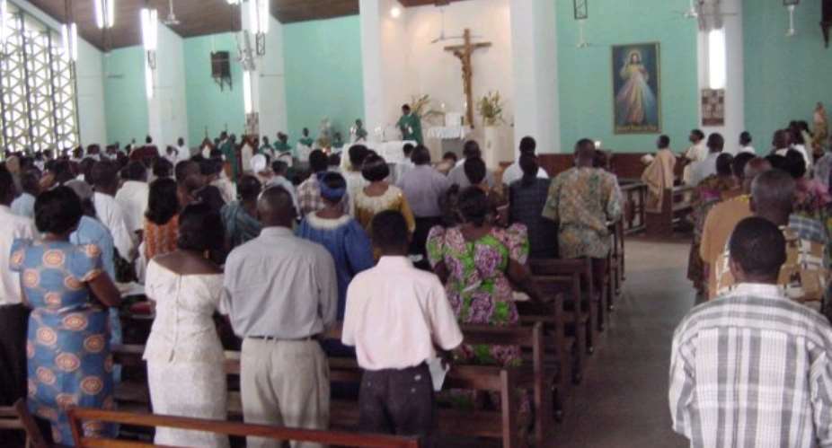 Christians commemorate death of Christ