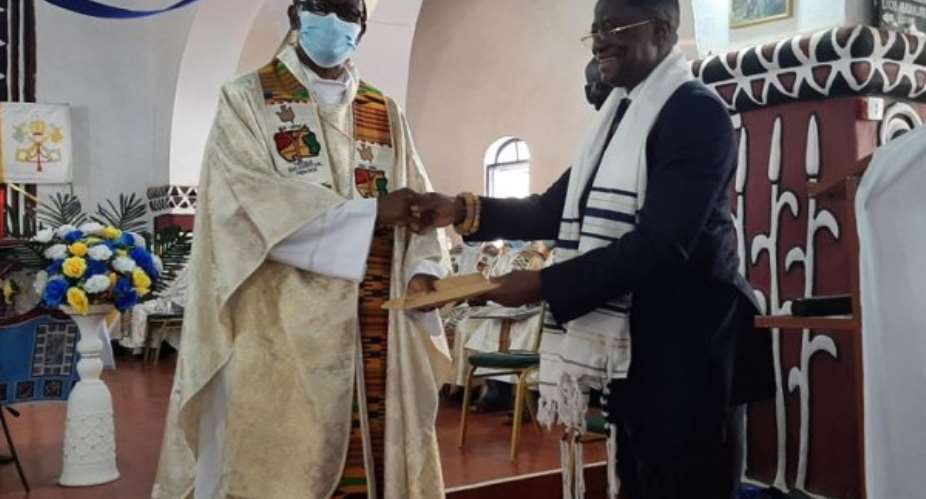 Bawumia donates Ghc20,000 for maintenance of 101-year-old church in Navrongo