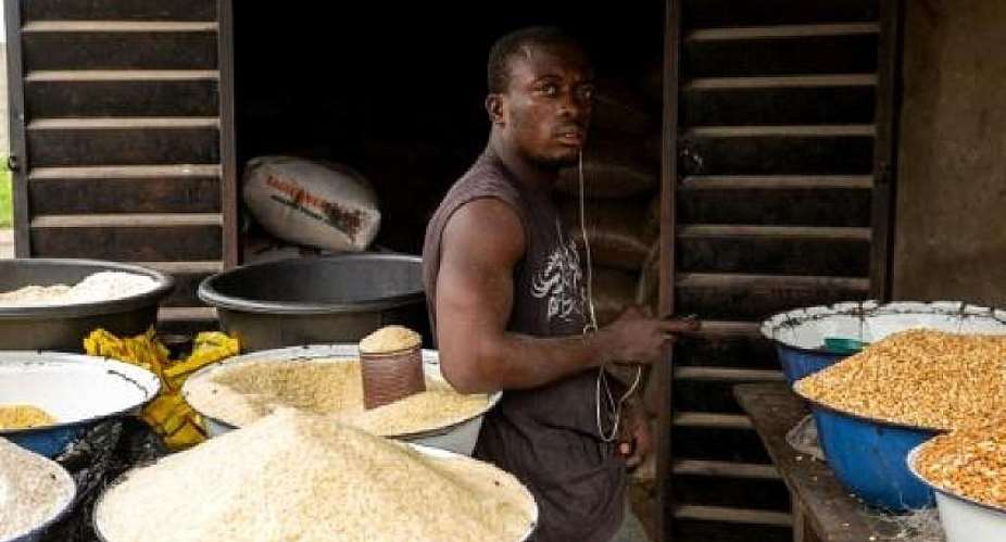 Nigeria closes borders in effort to stem rice smuggling