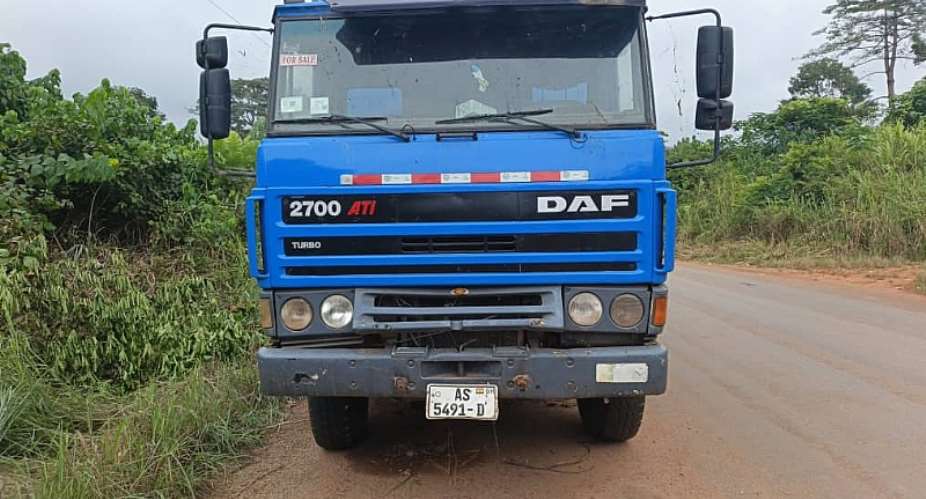 WN/R: Residents raise concern over abandoned truck on Benchemaa-Oseikojokrom highway
