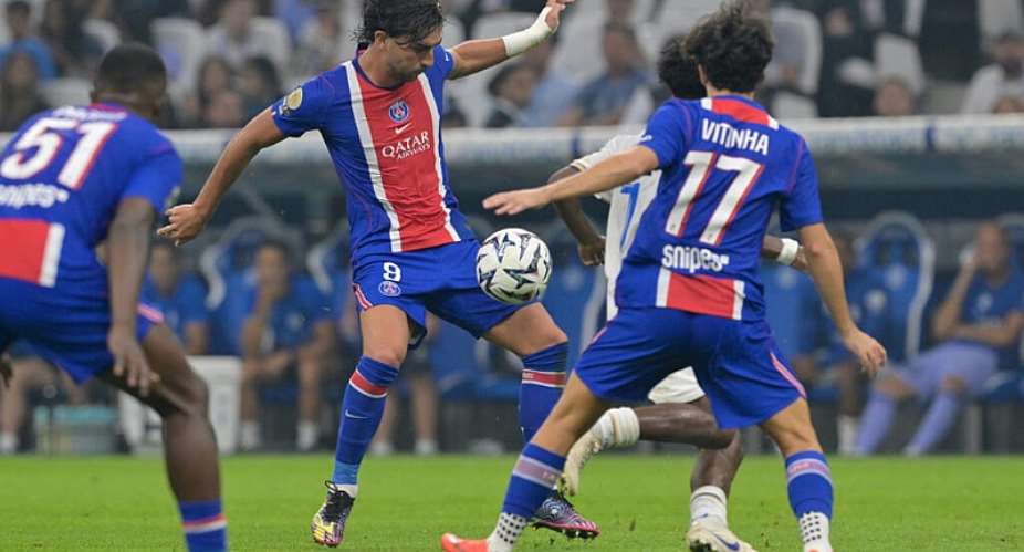 PSGs Ferran Torres tries control the ball during the French League One soccer match against Marseille in Marseille, France, 20 September 2026. -  Philippe Magoni, AP