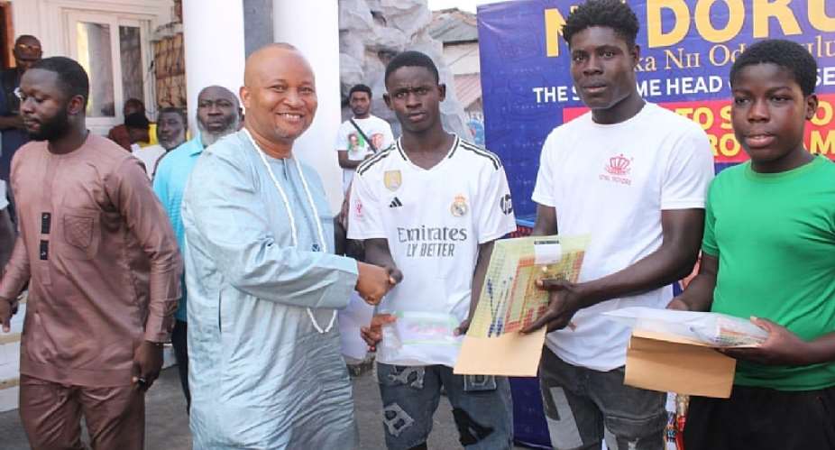 Nii Doku III supports SHS freshers with school items