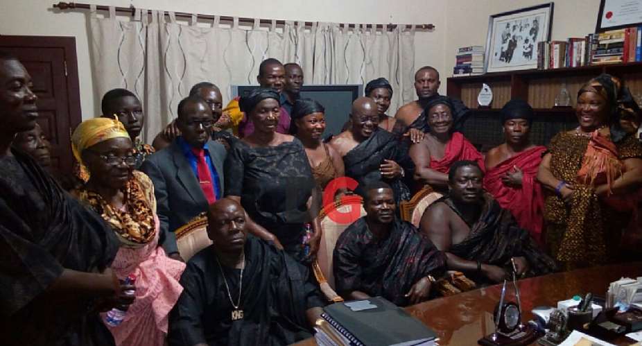 Nana Akufo Addo poses for a historical picture with his guests from Bator, Volta Region.