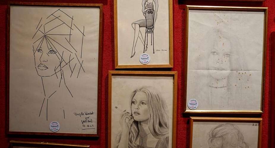 Some 3,000 French and international bidders had registered for the auction. -  Charlotte Siemon, AFP