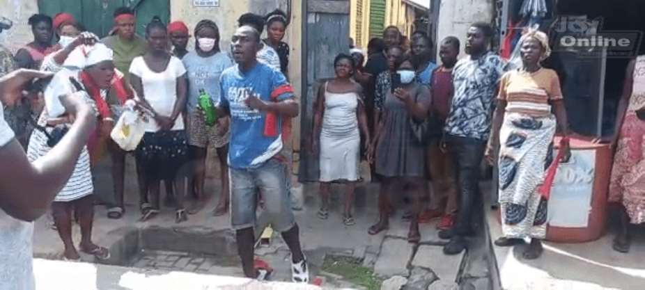 She even wears knickers to wash in the compound — Takoradi womans neighbours invoke curses on police, persons disputing pregnancy claim