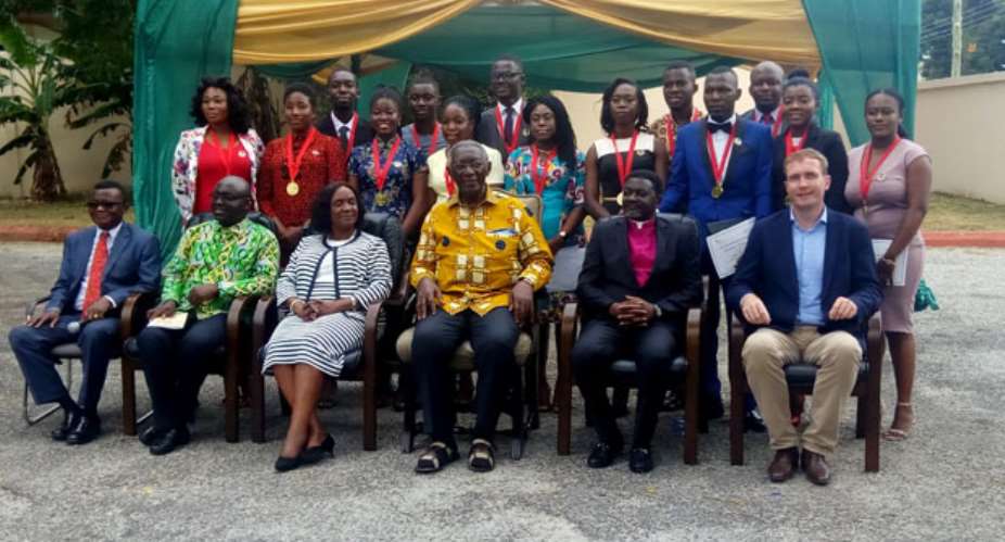 The graduands in a group photograph with John Kufuor, Justice Wood, Bishop Charles Agyinasare of Perez Dome, Chief Executive of JAK Foundation, Prof. Baffour Agyeman-Duah