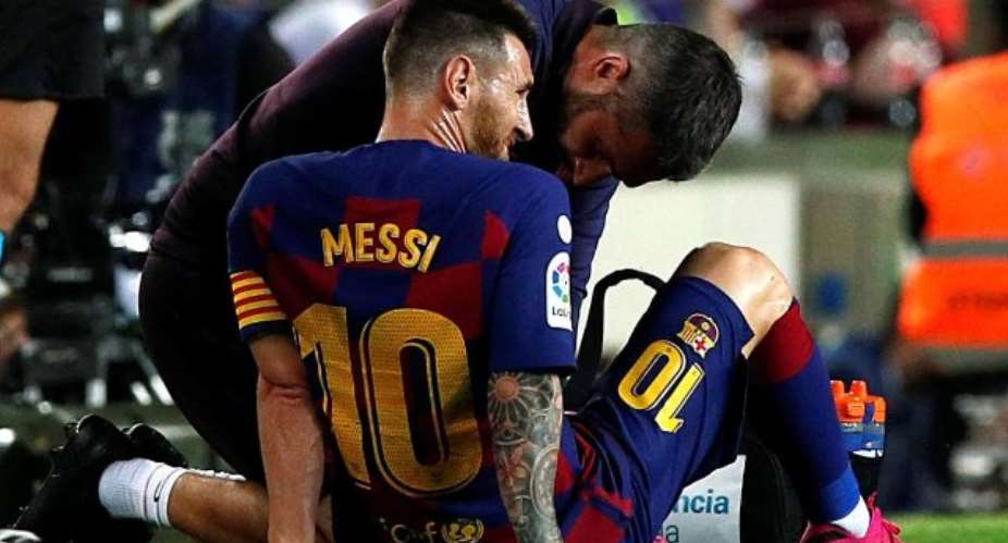 Barca Squeak Past Villarreal As Messi Goes Off Injured