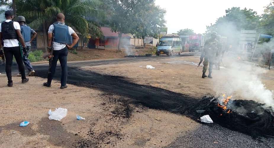 VR: Police Advise Travellers After Road Blockade By Western Togoland Group